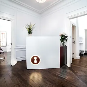 Konukevi Youroom Carrozze